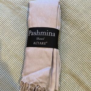 🎉3/$15 Altare Pashmina Shawl
